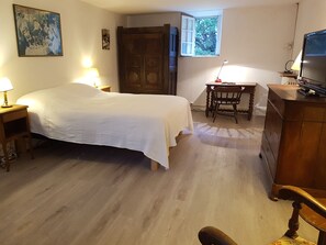 7 bedrooms, iron/ironing board, travel cot, free WiFi