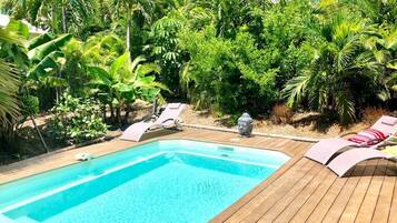 Outdoor pool, pool loungers