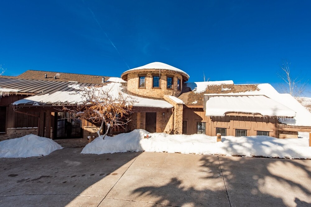 Luxury 5 Bedroom Promontory Golf Club Cabin