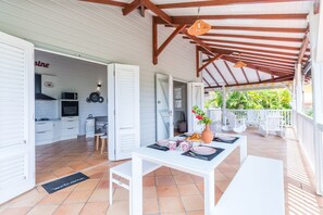 Outdoor dining - Case Coco (Le Marin)