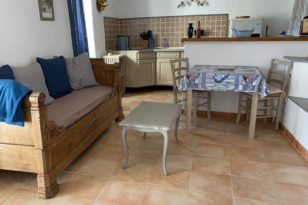 Apartment in a house in the village of OLMETO