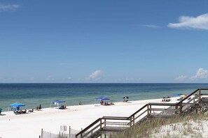 Una spiaggia nelle vicinanze