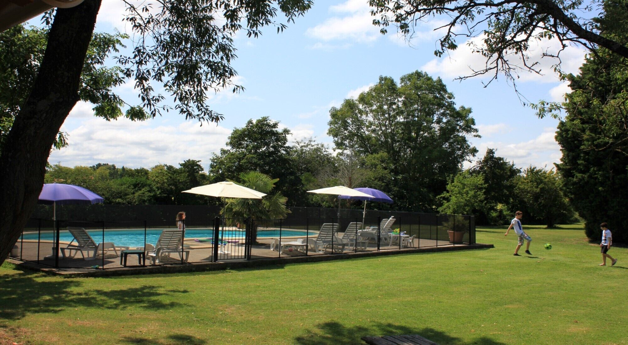 En Rouger, Le Lavande gîte (2 bedrooms, air conditioned, heated pool, sauna)