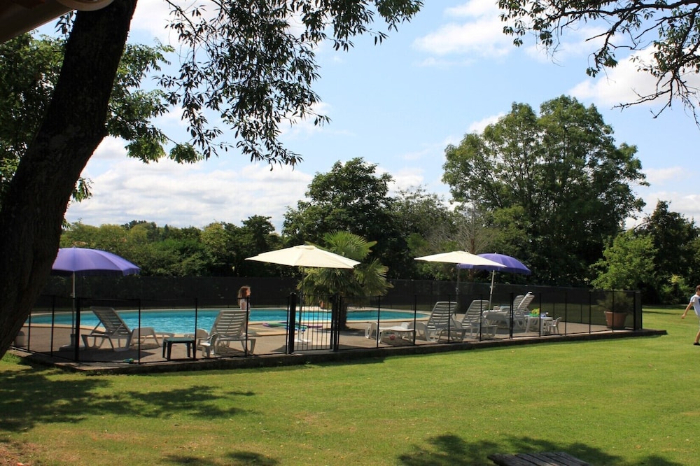 En Rouger, Le Lavande gîte (2 bedrooms, air conditioned, heated pool, sauna)