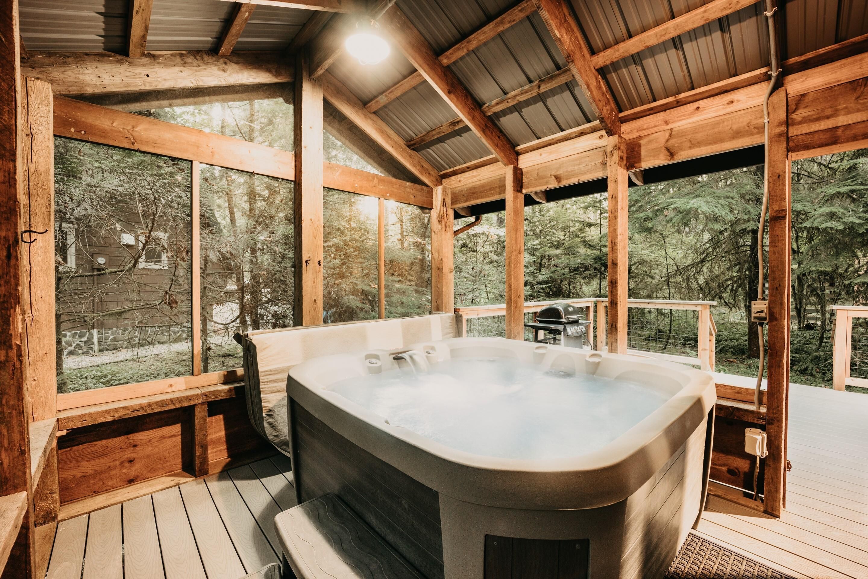 Bañera de hidromasaje cubierta