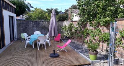 Jullouville, Villa à 200m de la plage, proche commerces. Confort et détente!
