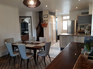 Dining - Jullouville, Villa 200m from the beach, close to shops. Comfort and relaxation! (Jullouville)