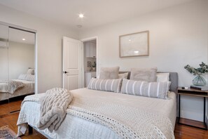 3 bedrooms, desk, iron/ironing board, WiFi