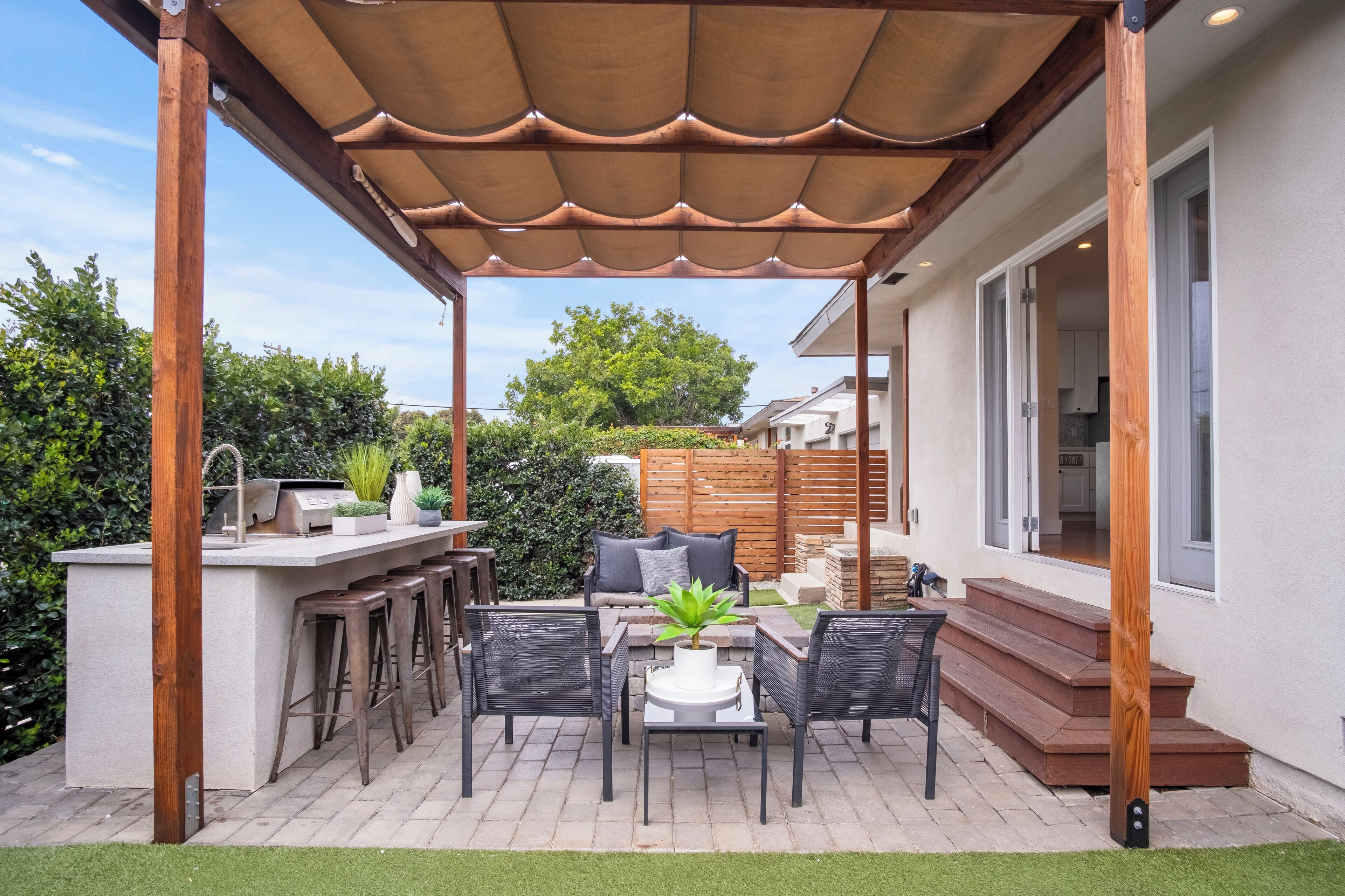 Stylish 3BR Dream HOUSE ❤️ Walk to Beach & Bay - BBQ+Fire Pit+Spa+Bikes+A/C