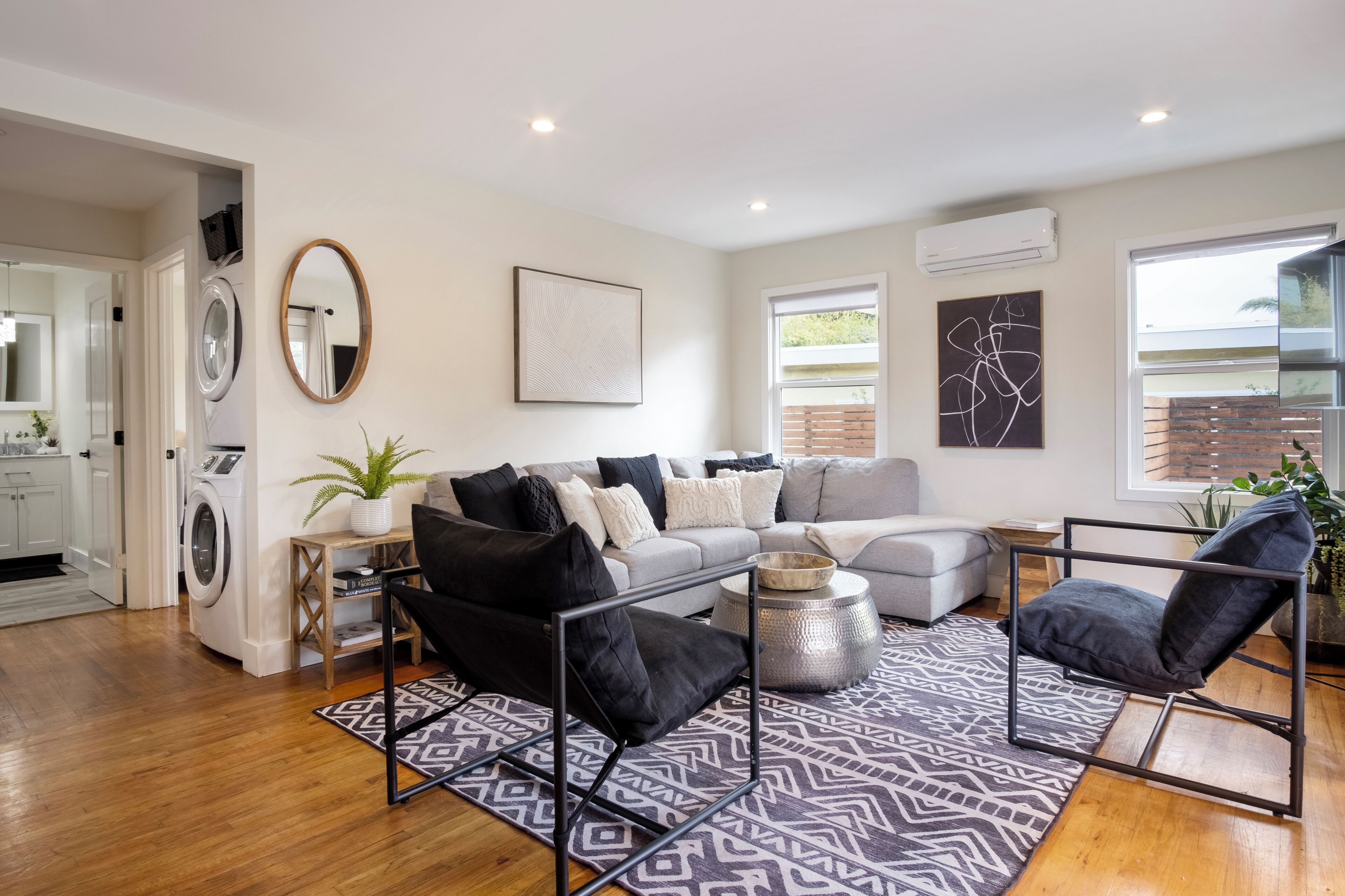 Stylish 3BR Dream HOUSE ❤️ Walk to Beach & Bay - BBQ+Fire Pit+Spa+Bikes+A/C