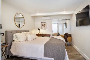 3 habitaciones, escritorio, tabla de planchar con plancha y wifi 