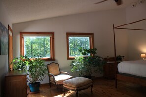 3 bedrooms, in-room safe, iron/ironing board, free WiFi