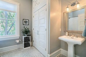 Luokittelematon kuva, 4 kautta 17, painike