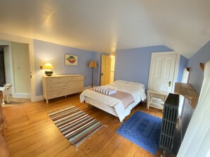 7 bedrooms, WiFi, bed sheets