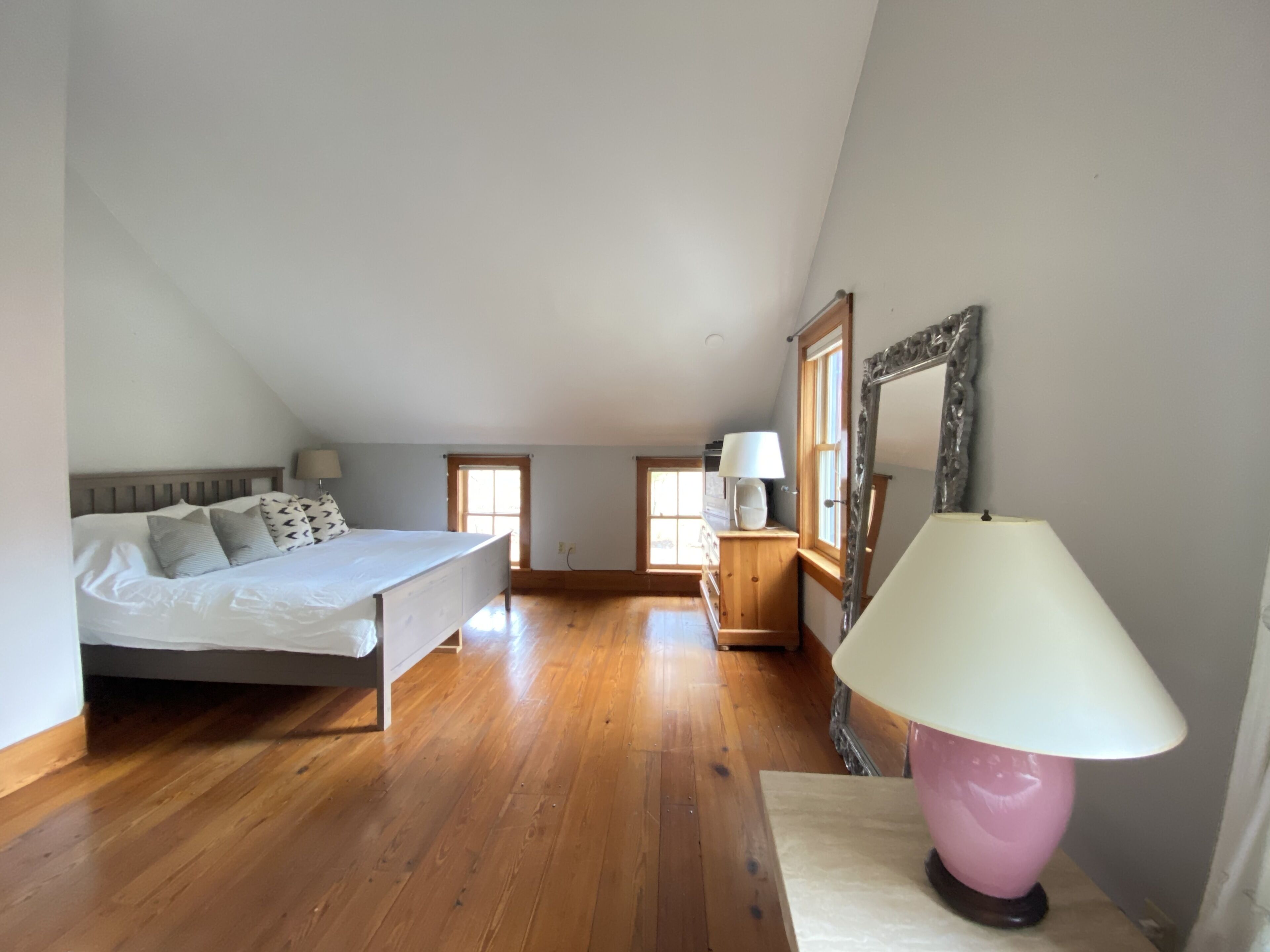 7 bedrooms, WiFi, bed sheets