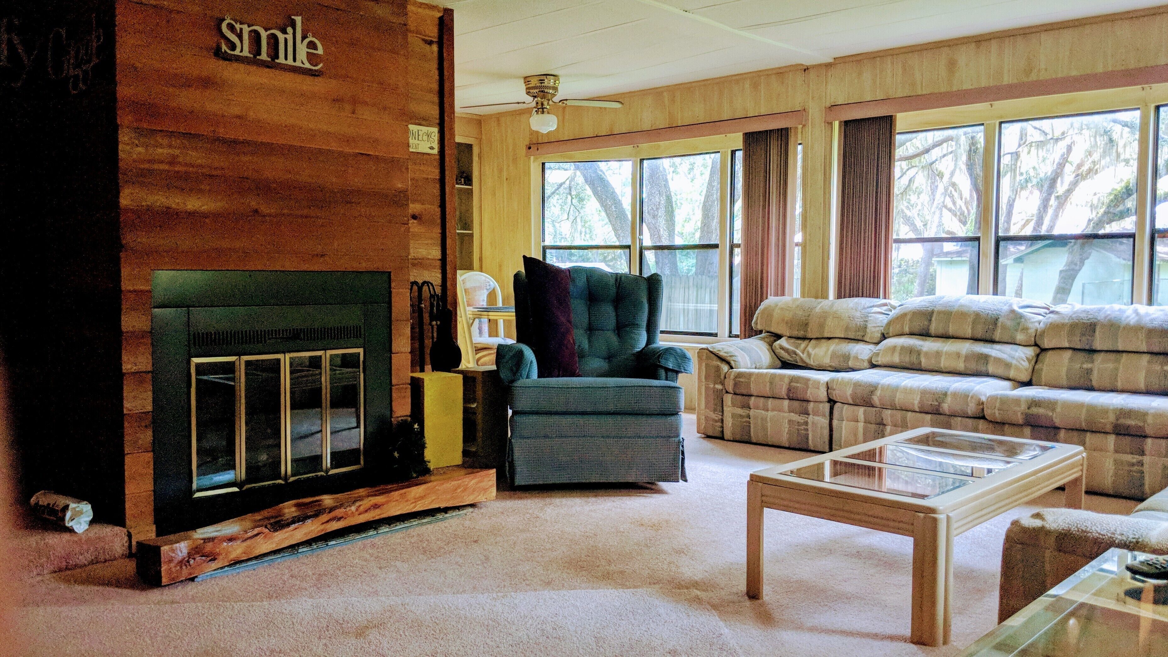 Lake Kerr Canal Front Home with Fireplace in the Heart of Ocala National Forest