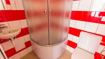 Apartment | Bathroom | Shower, free toiletries, hair dryer, slippers