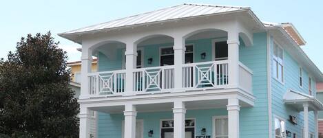 المنشأة من الخارج