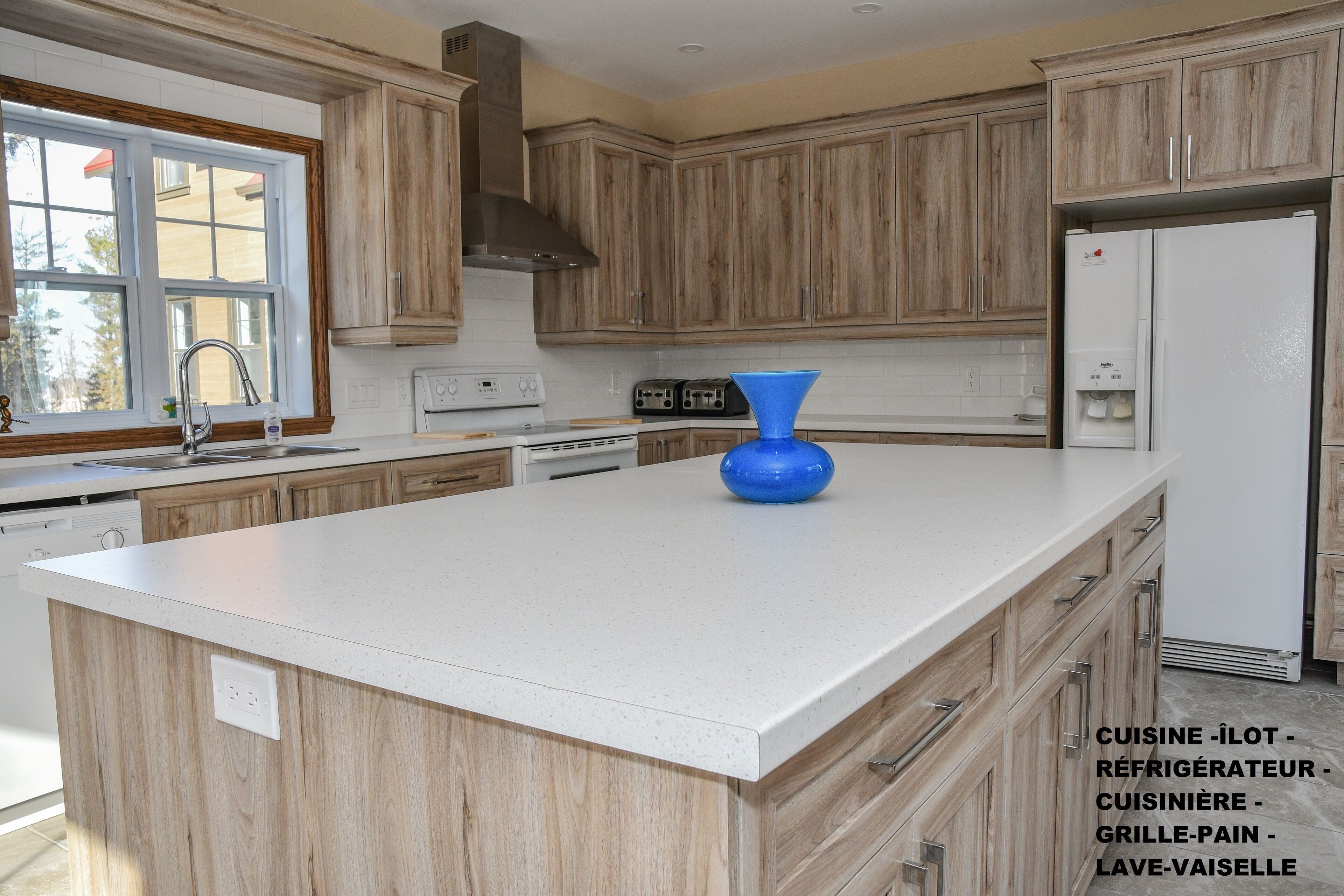 Le Relais International - Chalet for large Group, 7 bedrooms, pool table, Golf