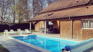 Outdoor pool, a heated pool