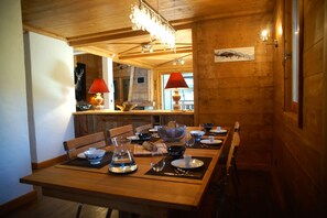 Dining - Superb chalet in Megève, 5CH, 4 bathrooms, close to center and ski lifts (Megève)