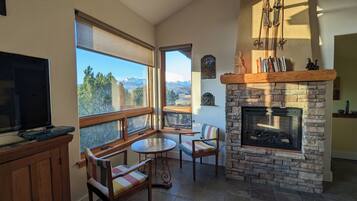 TV, fireplace, DVD player, books