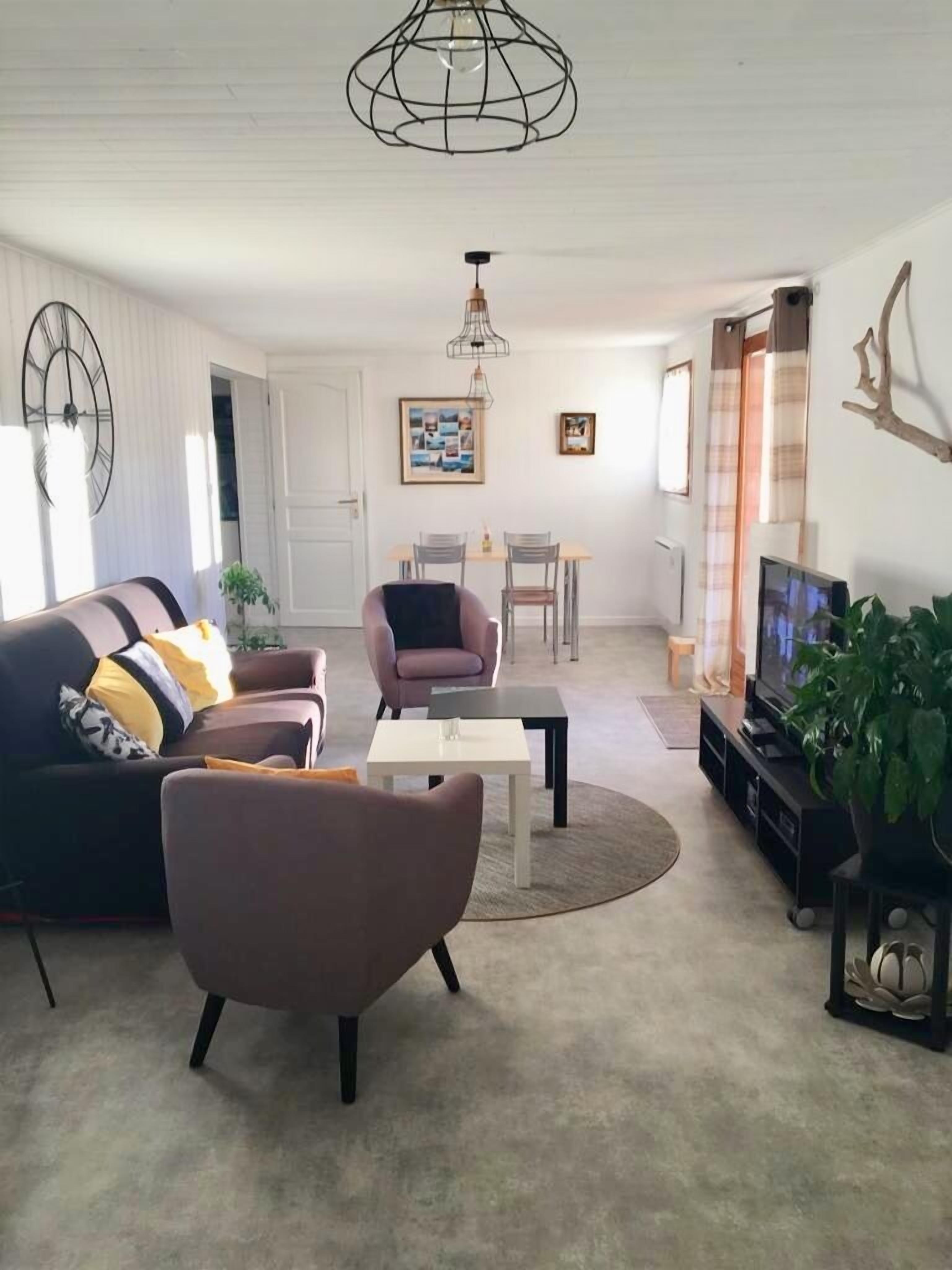 All modern comfort in a traditional setting with private garden, Minzier