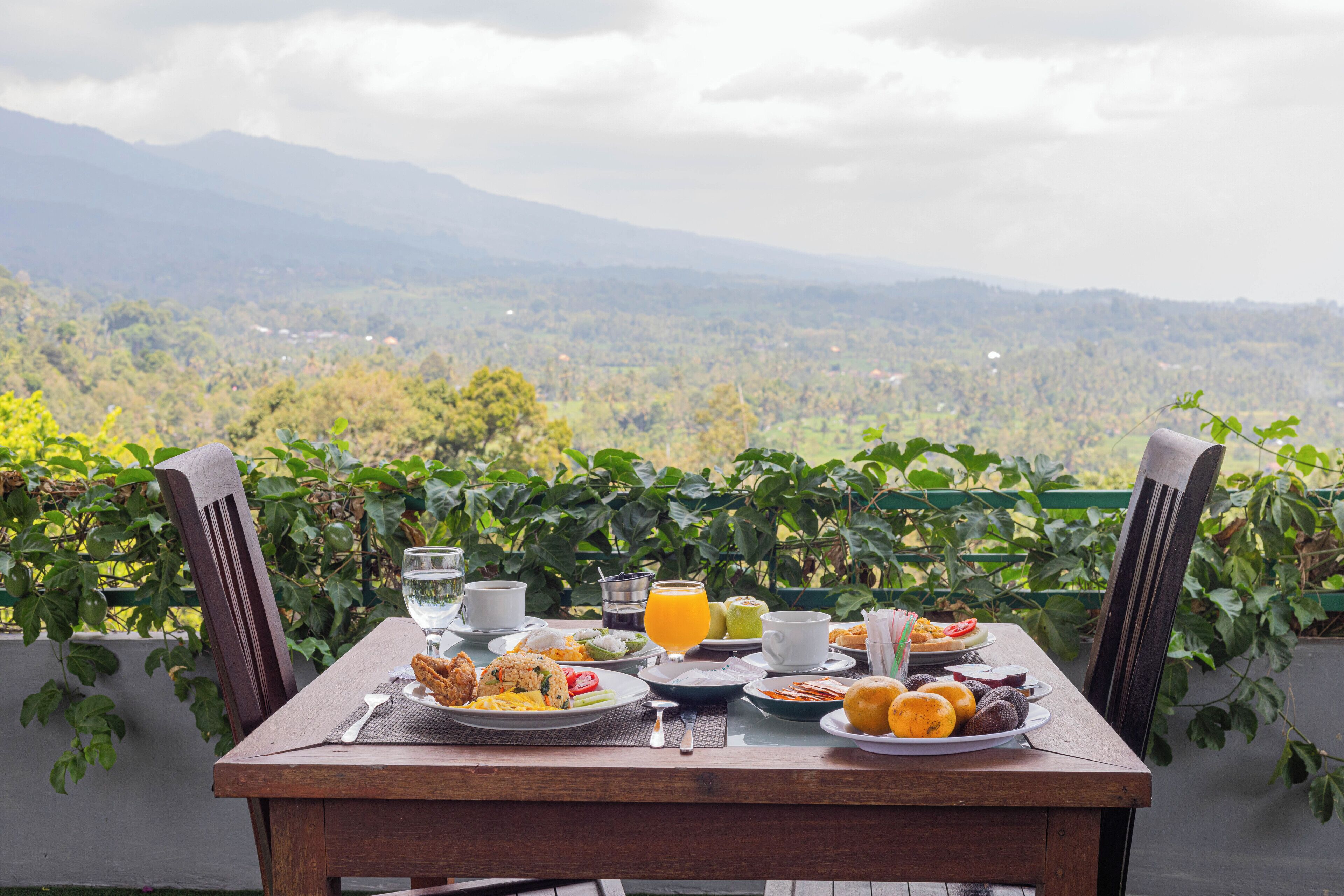 Free daily local cuisine breakfast 