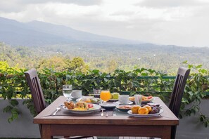 Desayuno de cocina local incluido todos los días