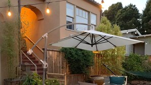 Outdoor dining - Sweet, Spacious Garden Apartment Rockridge/Temescal  (Oakland)