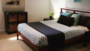 1 bedroom, desk, iron/ironing board, WiFi (free) - Sweet, Spacious Garden Apartment Rockridge/Temescal  (Oakland)