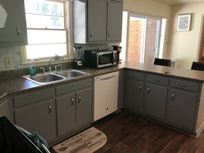 Private kitchen - LenoxMall 7Bed4bath Home 10Beds Sleep20 Group/Family  WiFi Park10Car TVinAllroom (Atlanta)