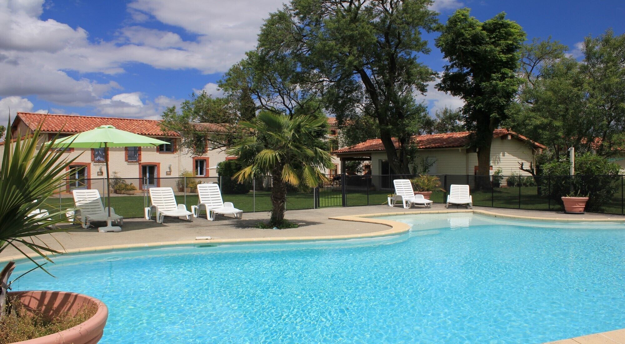 En Rouger Le Grain d'orge gîte (2 bedrooms, air conditioned, heated pool, sauna)