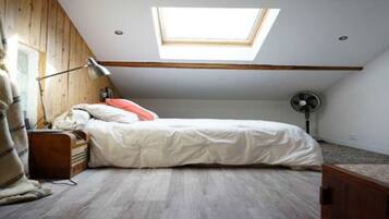 4 bedrooms, desk, iron/ironing board, free WiFi