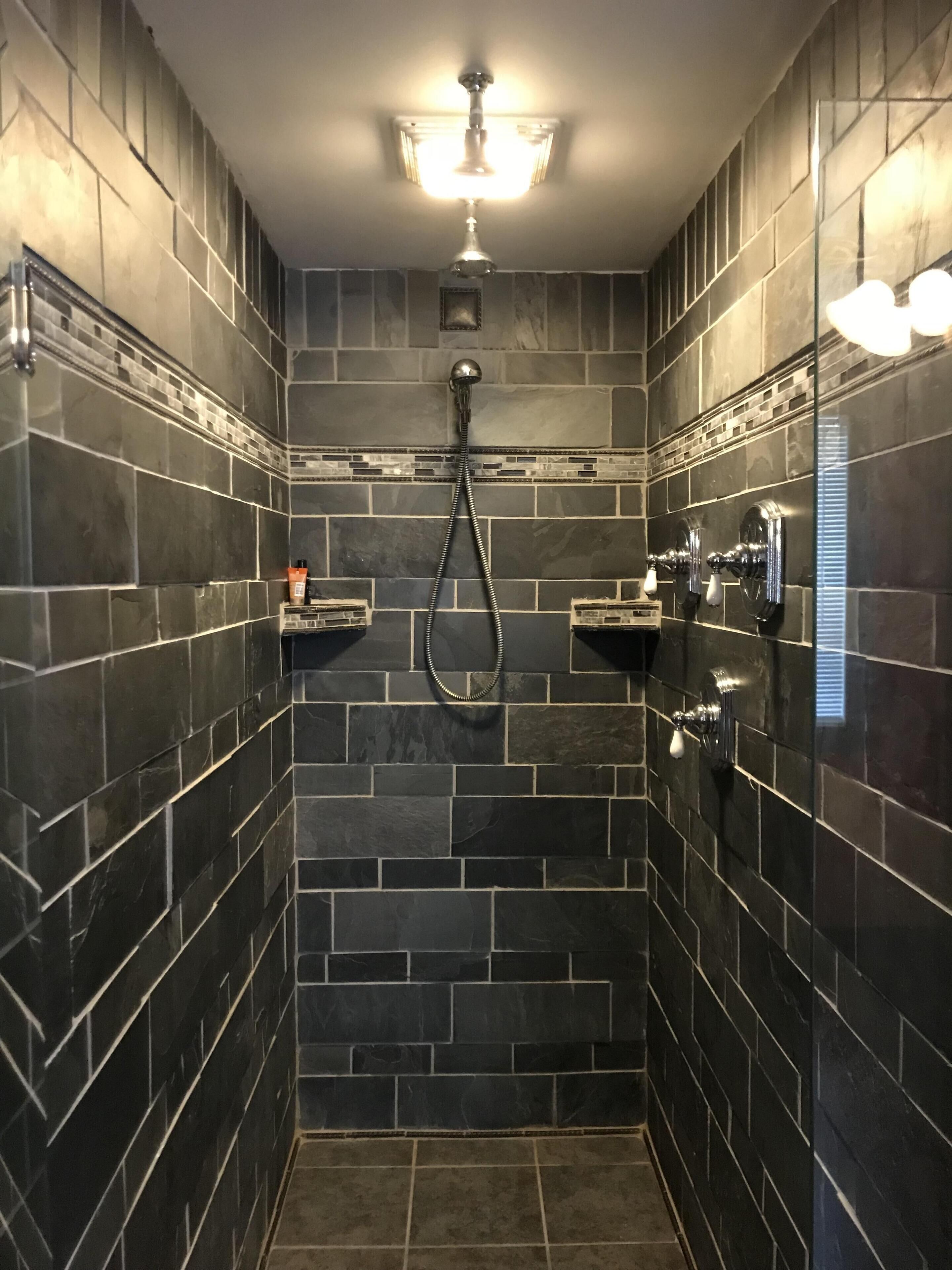Combined shower/tub, towels, toilet paper