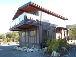 Exterior - Port Renfrew Cozy Cottage (Port Renfrew)