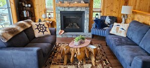 Smart TV, fireplace, stereo