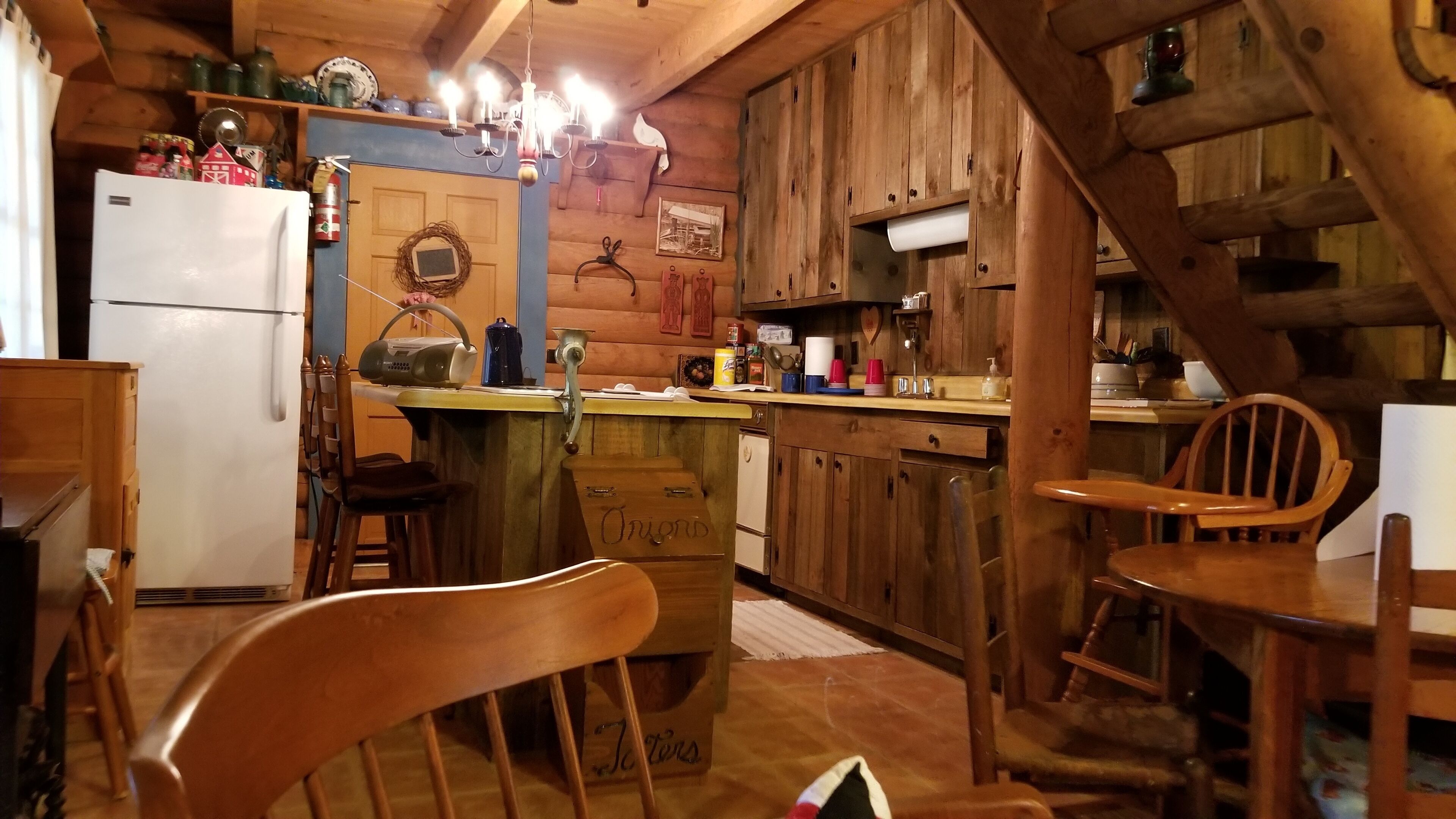  RIVERFRONT Log Cabin livin' in  South GEORGIA Woods near Okefenokee Swamp!