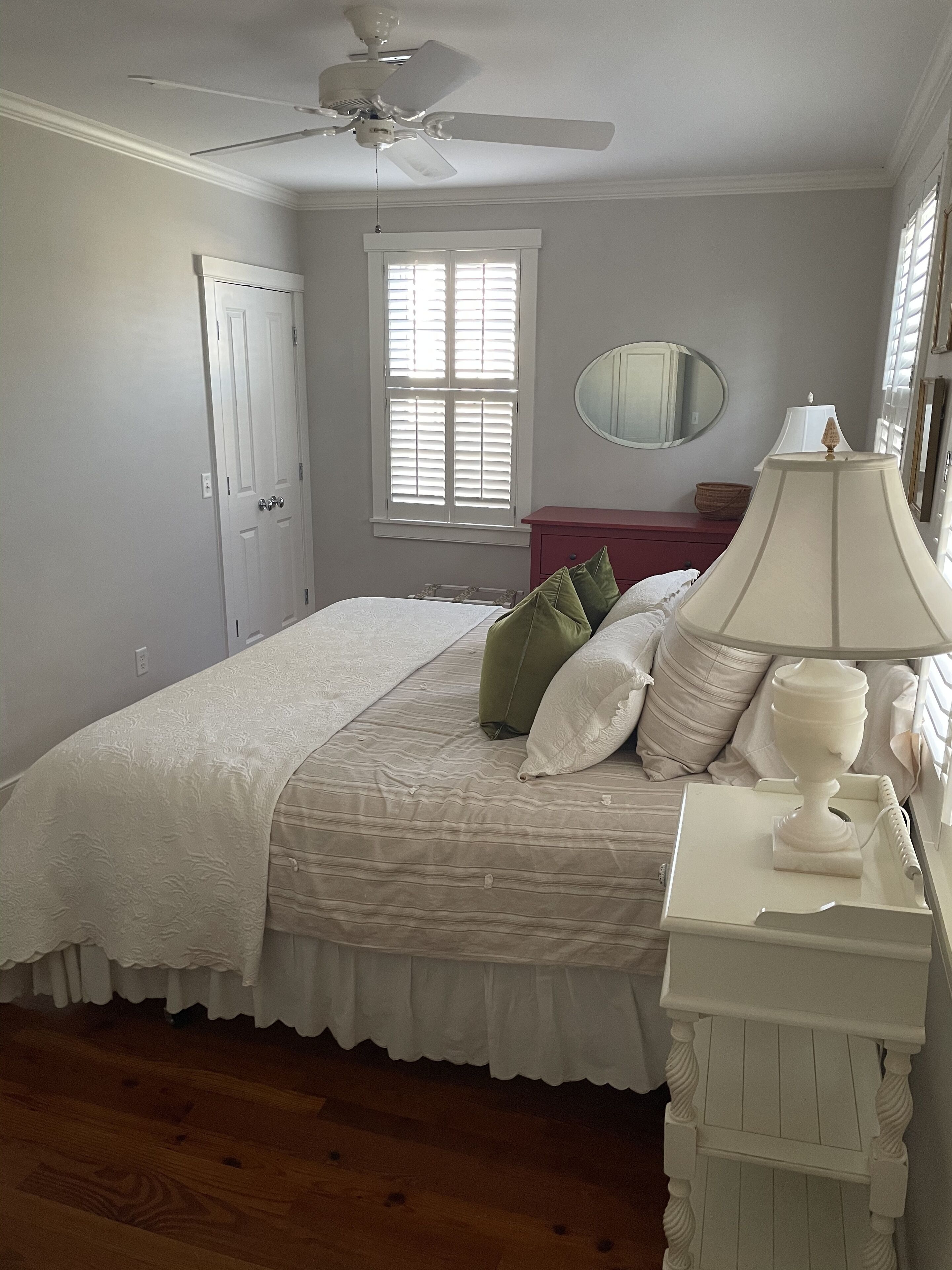 Fully renovated 2br condo in town, walk to main st!