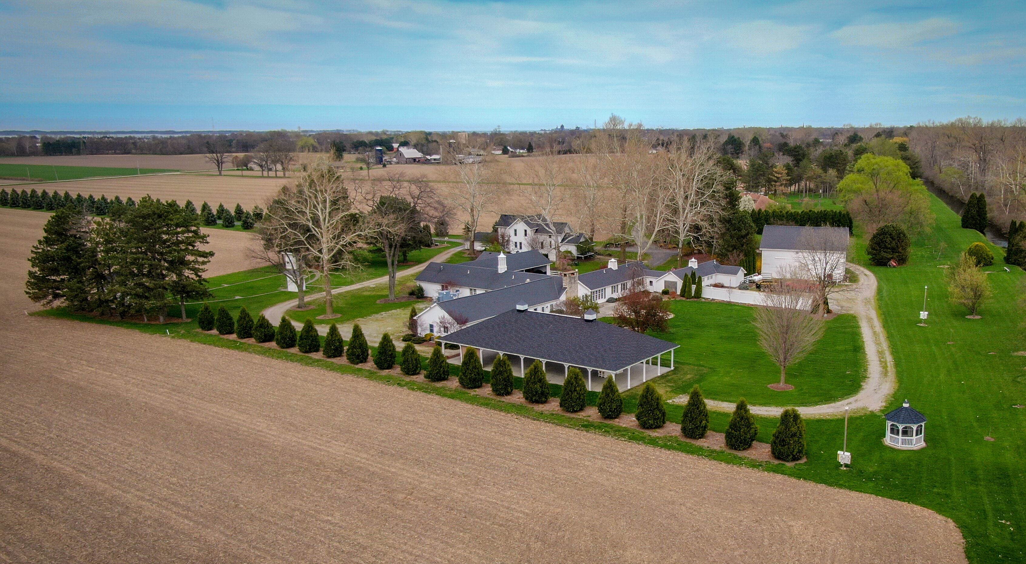 300 person covered patio: weddings, family reunions and lodging for 33 persons.