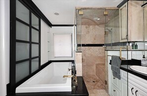 Combined shower/tub, hair dryer, bathrobes, towels