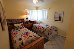 2 bedrooms, WiFi, bed sheets - By The Sea ~ Islamorada Home with Ocean Views! (Islamorada)