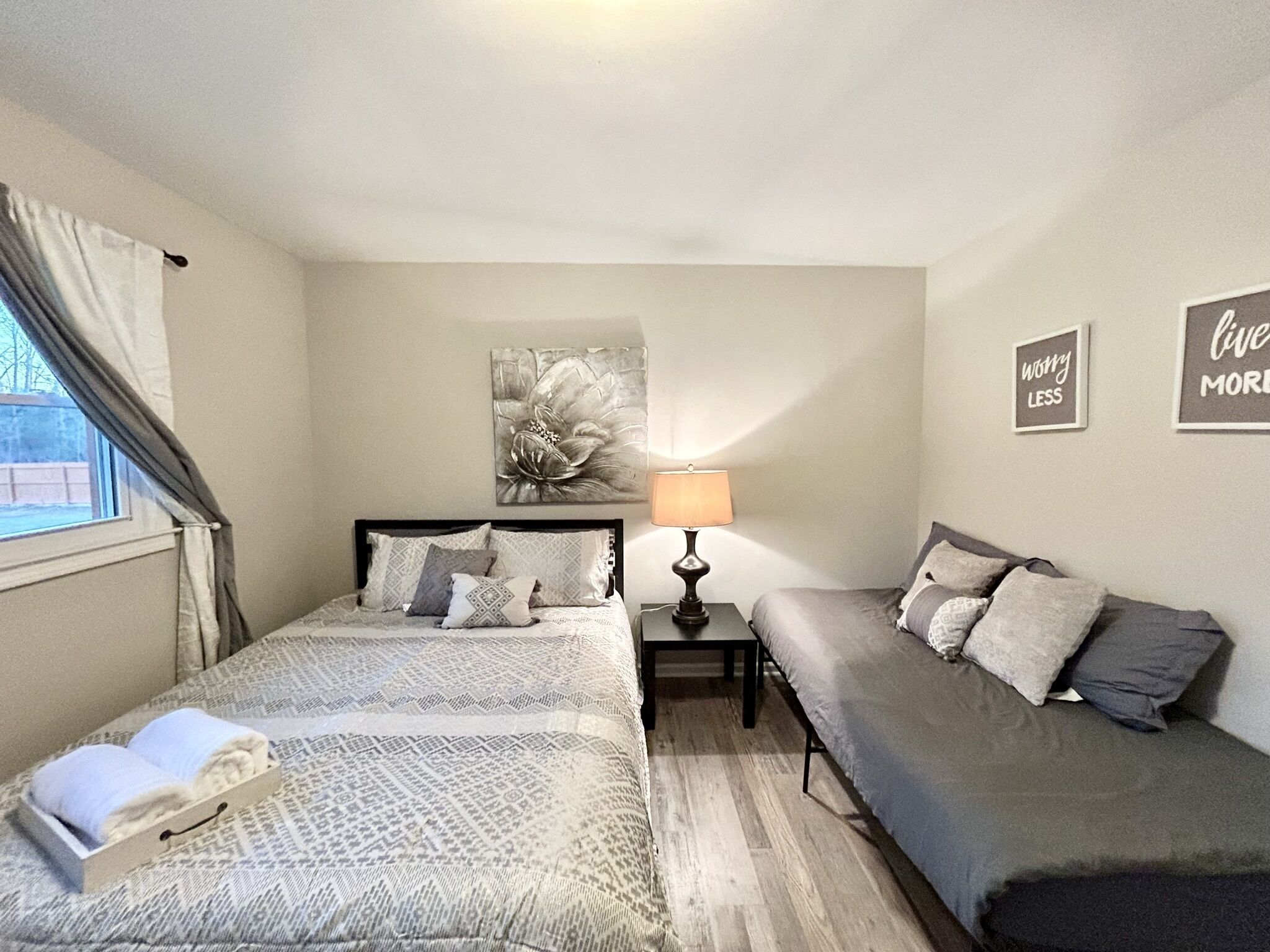 *Heated Pool* Sleep12 Stylish Ranch Min from airport 