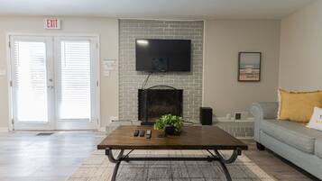 Smart TV, fireplace
