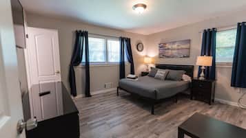 4 quartos, ferros/tábuas de passar roupa, berço de viagem