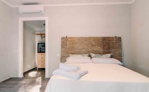 1 bedroom, desk, free WiFi, bed sheets