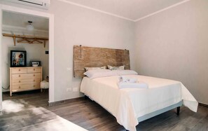 Habitación doble superior | 1 dormitorio, escritorio, wifi gratis y ropa de cama