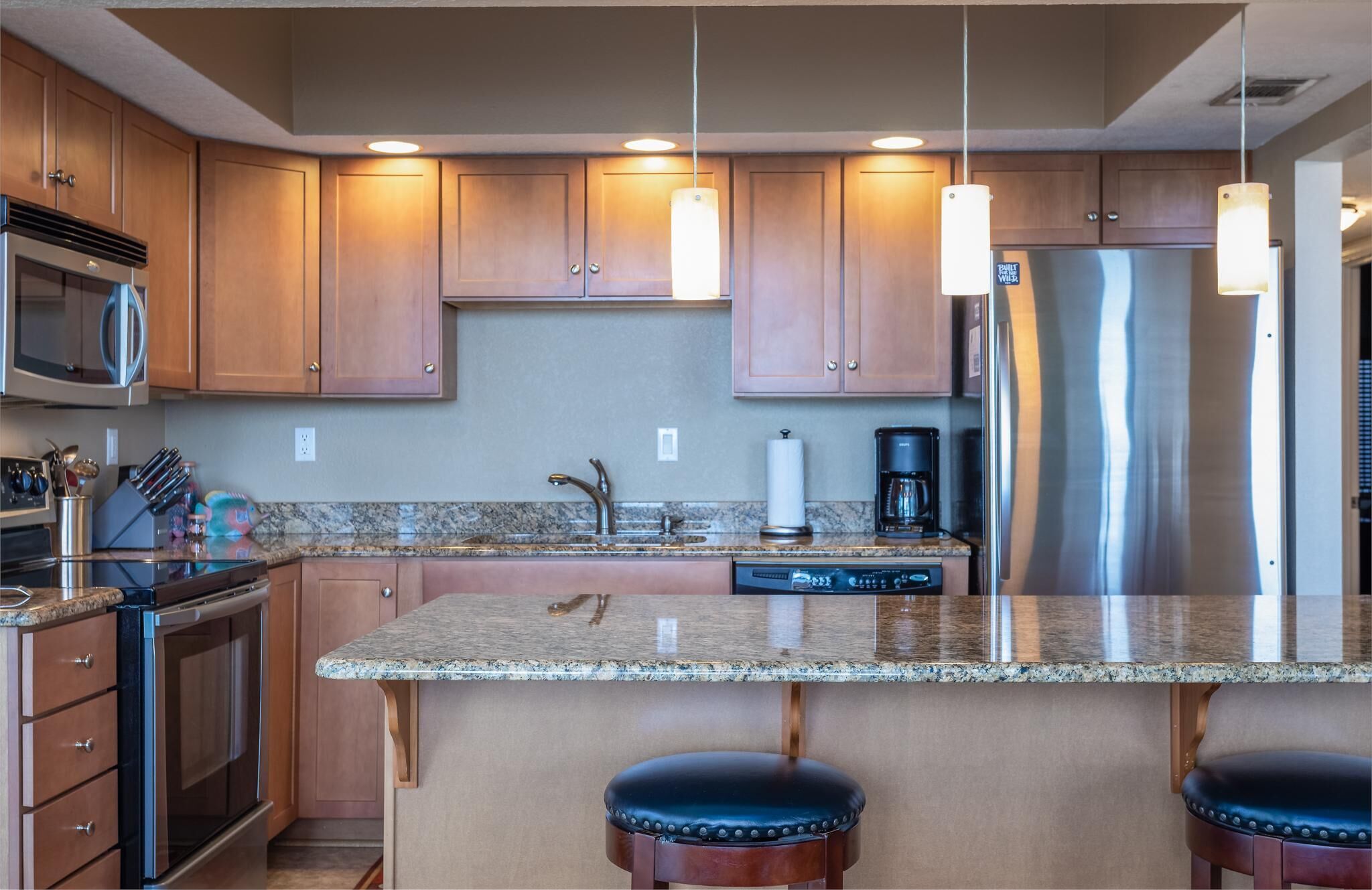 Gorgeous Riverside 3 Bedroom, 3 Bath Perfect Getaway!