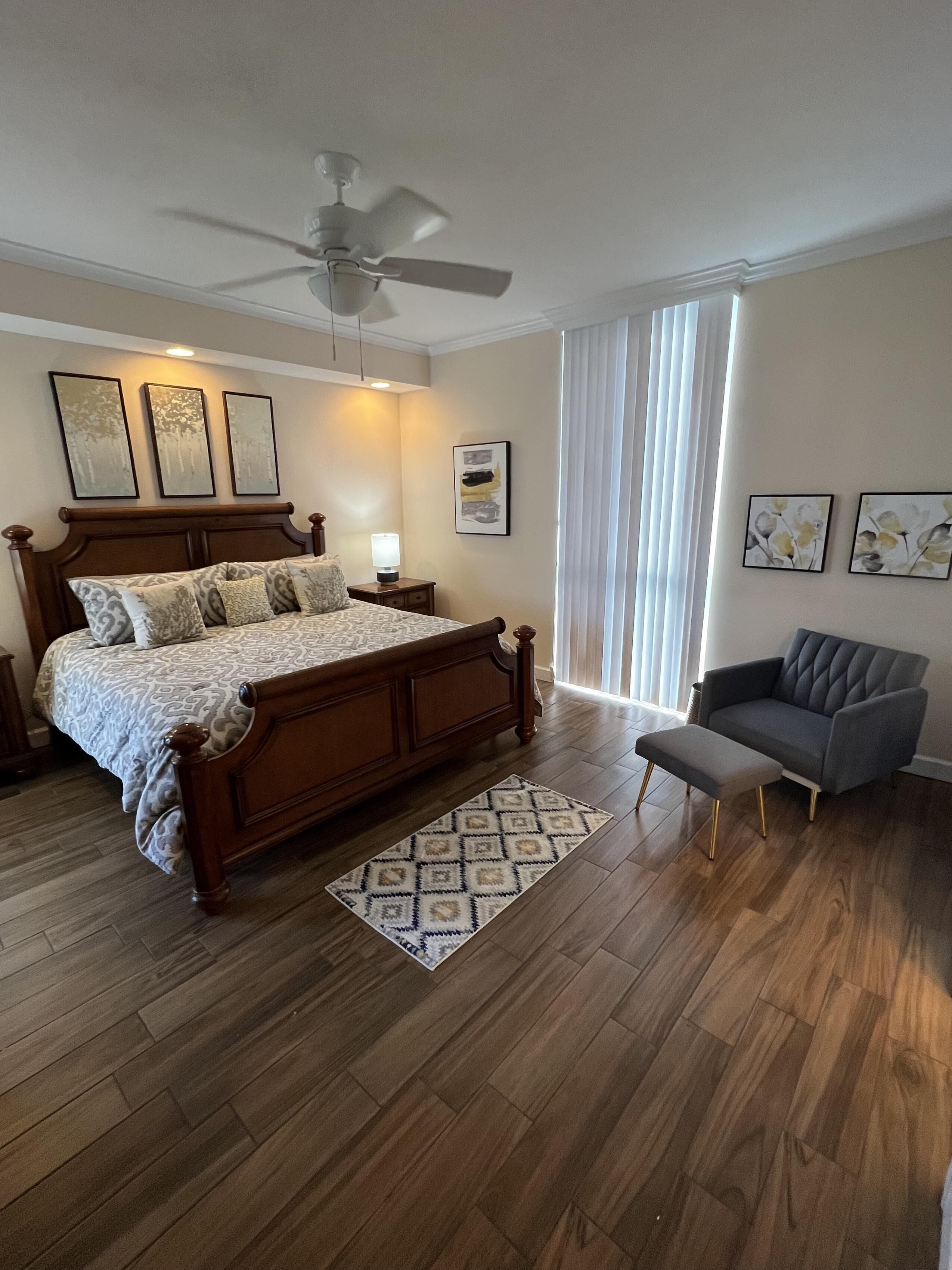 Gorgeous Riverside 3 Bedroom, 3 Bath Perfect Getaway!