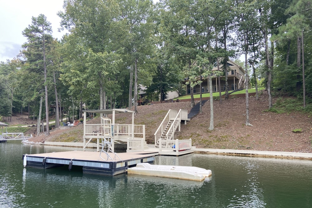 Lovely Quiet Lake Home for Small Groups